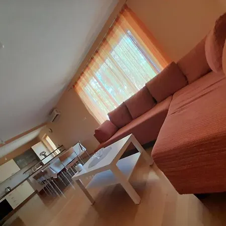 Four Bedroom Anita With Terrace Drnis