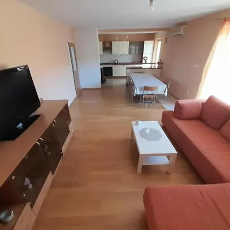 Four Bedroom Anita With Terrace * Drnis
