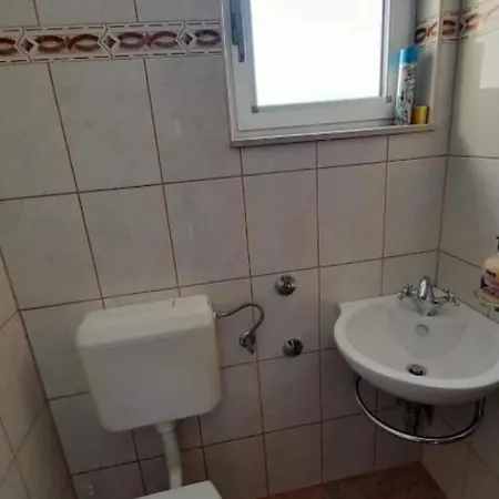 Four Bedroom Anita With Terrace Nyaraló Drniš