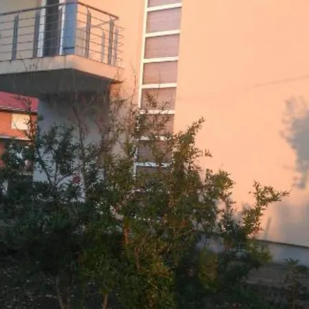 Nyaraló Four Bedroom Anita With Terrace