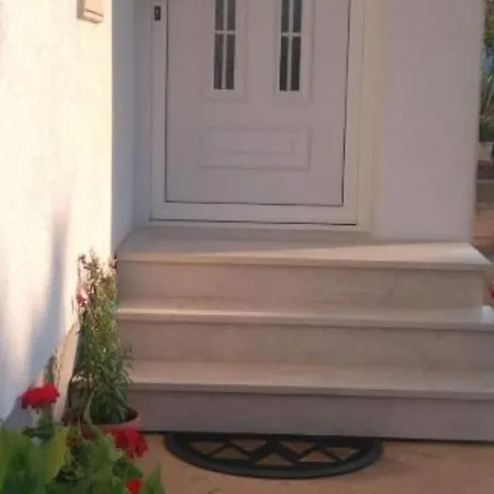 Four Bedroom Anita With Terrace Holiday home Drnis