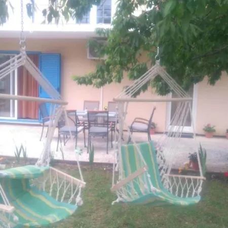 Four Bedroom Anita With Terrace Drniš