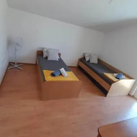 Nyaraló Four Bedroom Anita With Terrace