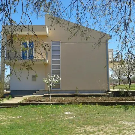 Four Bedroom Anita With Terrace Nyaraló