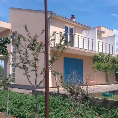 Four Bedroom Anita With Terrace *